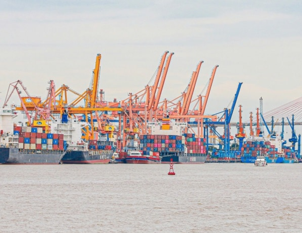 Reduce Vietnam's maritime fees